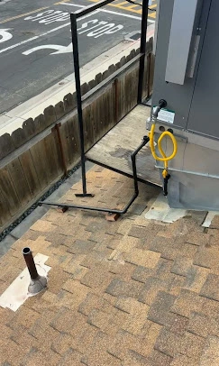 Professional rooftop HVAC installation showing equipment setup and proper mounting techniques